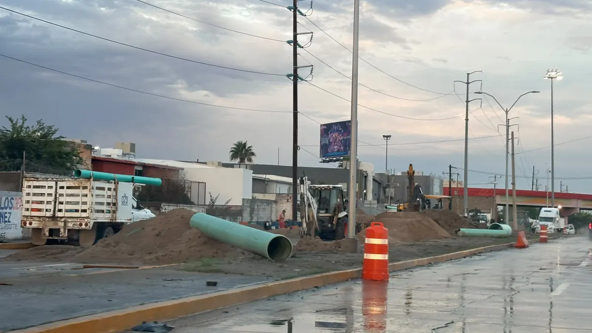 Continúa cerrado carril del bulevar Juan Pablo II por obras de JMAS