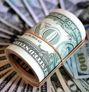 El dólar le gana terreno al peso y sube 10 centavos este miércoles