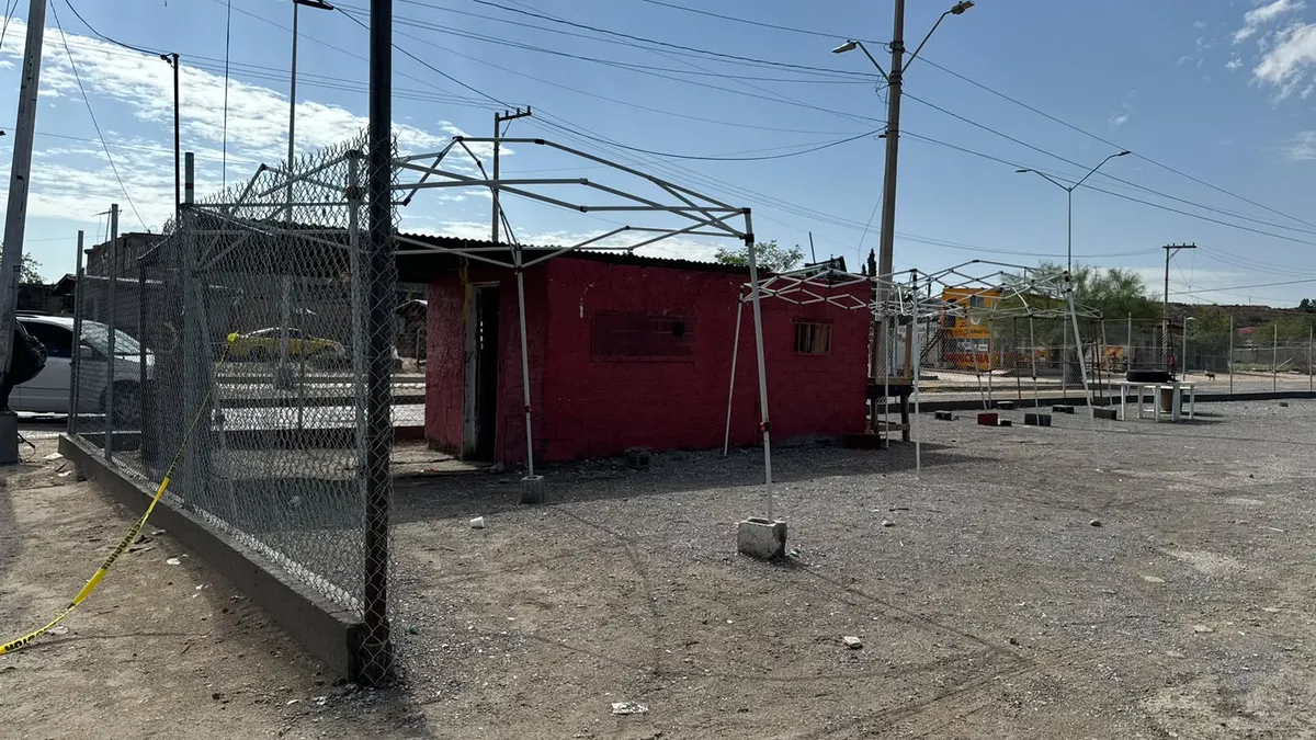 Comerciantes de segundas en Anapra temen perder su espacio tras colapso de barda