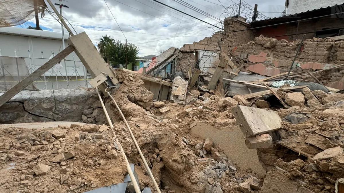 Colapsa vivienda deshabitada en El Mirador por humedad acumulada