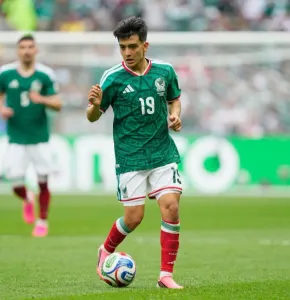 Gilberto Mora, el mexicano más joven en jugar un Mundial hace soñar al Tri