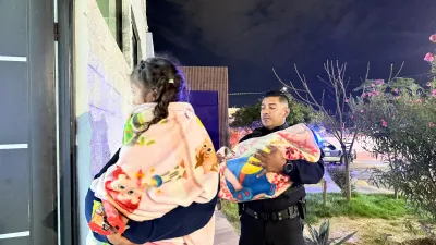 Rescatan a dos niñas abandonadas en casa de la colonia Revolución Mexicana