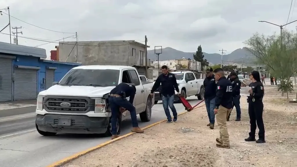 Chocan patrulla de FGE y unidad de Guardia Nacional en bulevar Zaragoza
