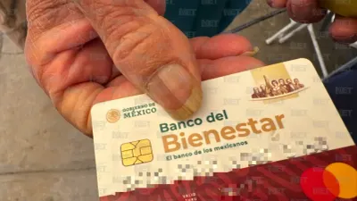 Recomienda Bienestar a pensionados pagar compras con tarjeta