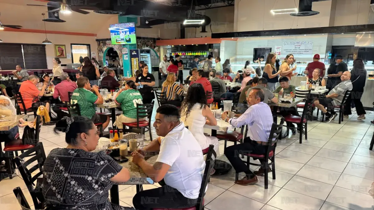 Familias celebran el Día del Padre en restaurantes de Ciudad Juárez