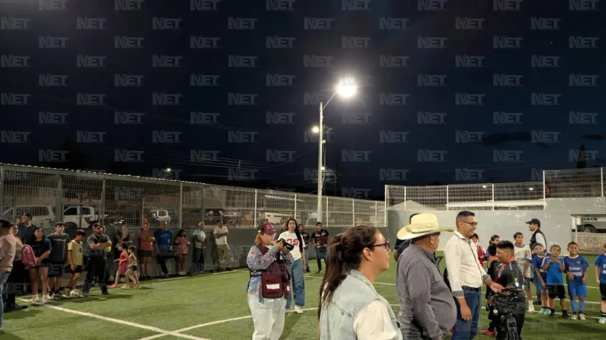 Instalan nueva iluminación en cancha del Parque Familiar División del Norte