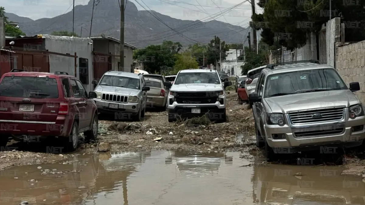 Lluvias abren zanja y afectan viviendas en Granjas de Chapultepec