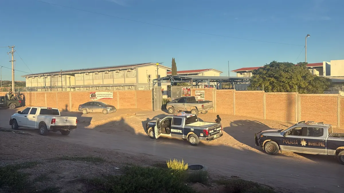 Dejan arreglo fúnebre con amenaza en secundaria de Loma Blanca