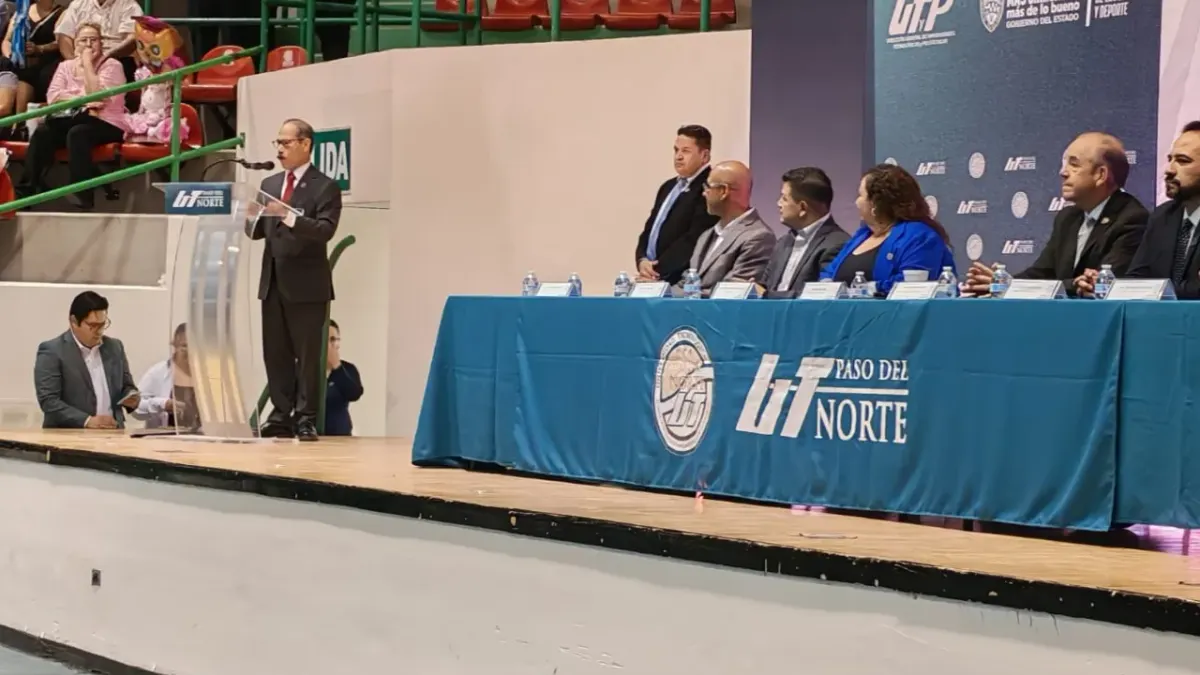 Entregan títulos a 120 egresados de la UT Paso del Norte