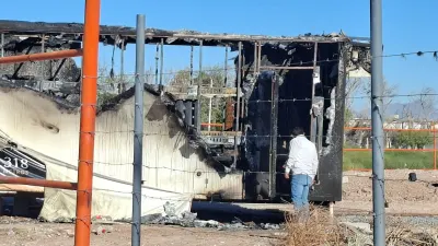 Incendio de oficina móvil deja daños materiales en Valle del Sol