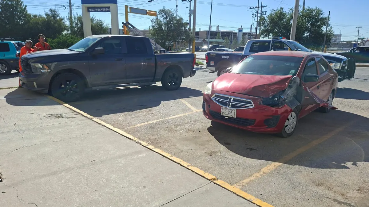 Registran choque por alcance en cruce de Óscar Flores y Barranco Azul