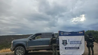 Aseguran dos camionetas robadas y equipo táctico en Chihuahua