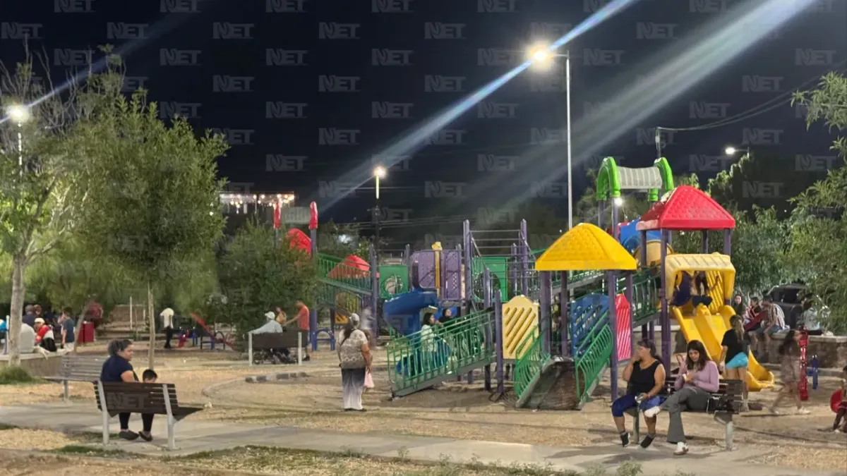 Disfrutan familias en el parque de La Chaveña