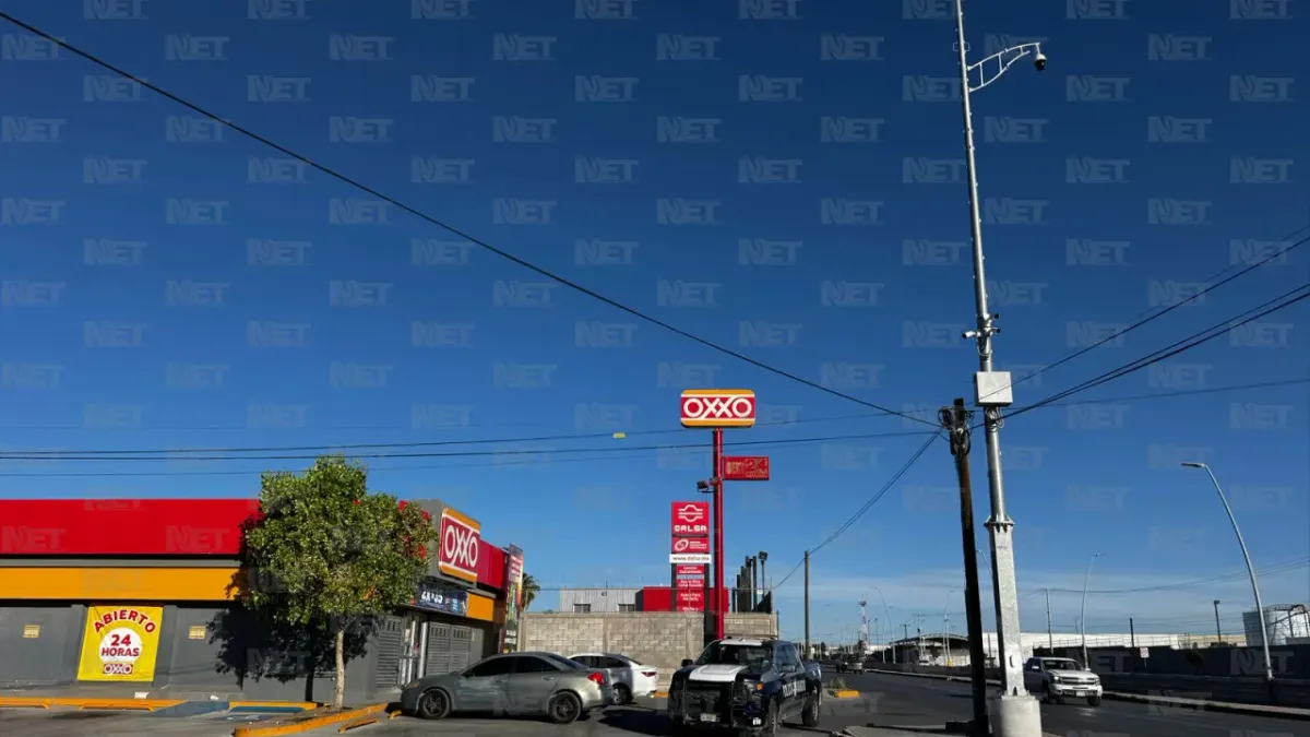 Roban Oxxo cerca del Parque Central durante la madrugada