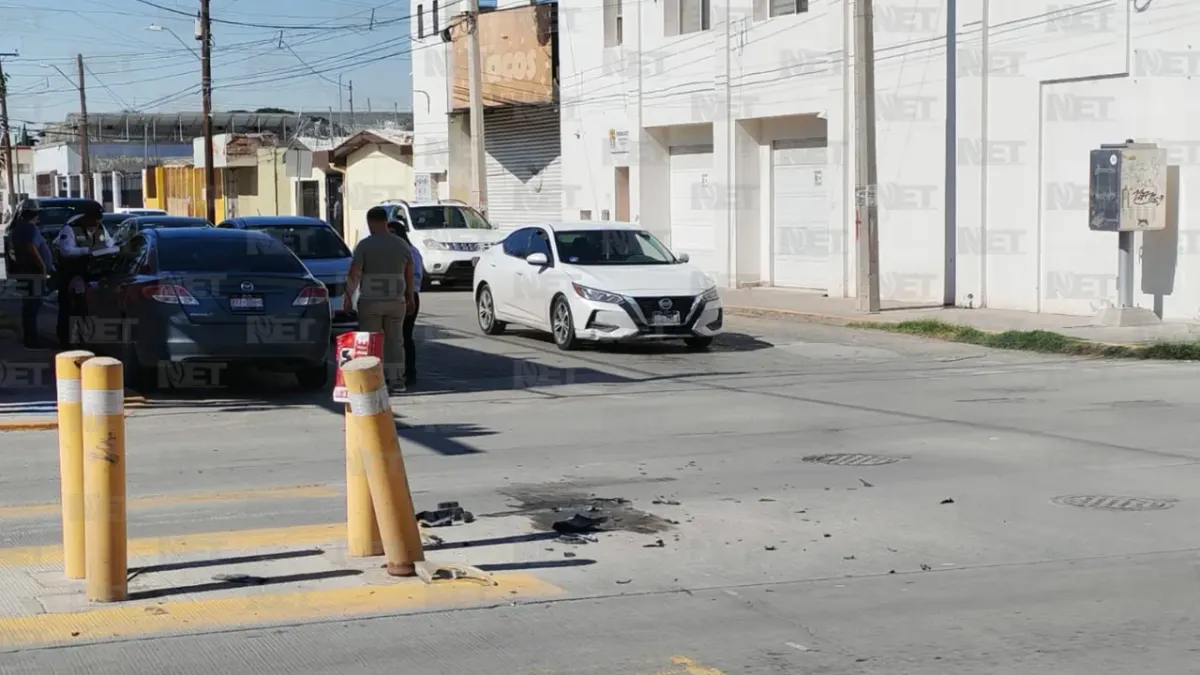 Conductor se pasa semáforo en rojo y provoca choque en la 16 de Septiembre