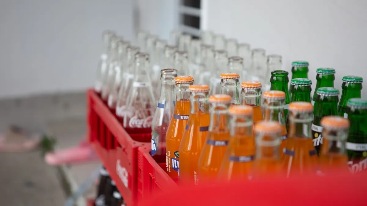 Estas son las razones por las que el refresco sabe distinto según el envase