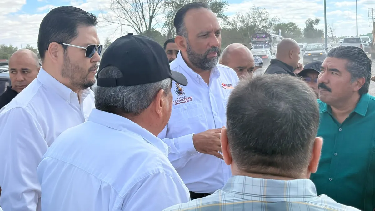 Supervisa Héctor Ortiz reparación de daños en la carretera Juárez-Porvenir