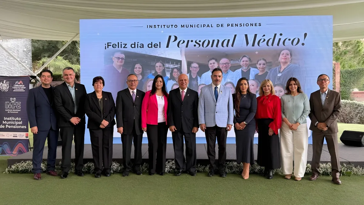 Entregan Premio al Mérito Médico a doctora del IMPE en Chihuahua