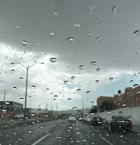 Amanece Juárez con lluvia ligera; esperan 60% de probabilidad este martes