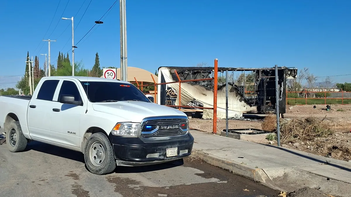 Incendio de oficina móvil deja daños materiales en Valle del Sol