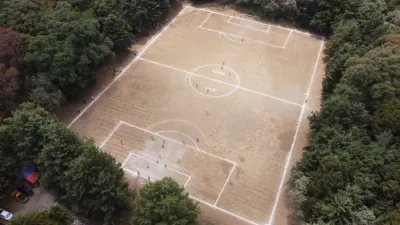 Conoce el 'Campo de los Dioses', la cancha construida dentro de un volcán