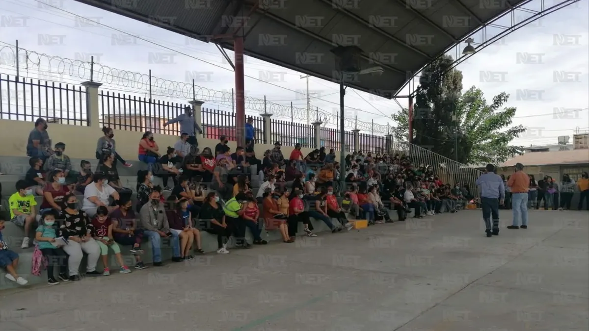 Exigen el regreso a clases en la Ricardo Flores Magón 