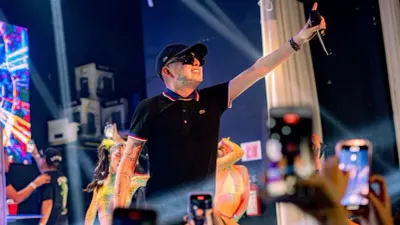 Sugiere Dani Flow atención especializada en salud mental para Aleks Syntek