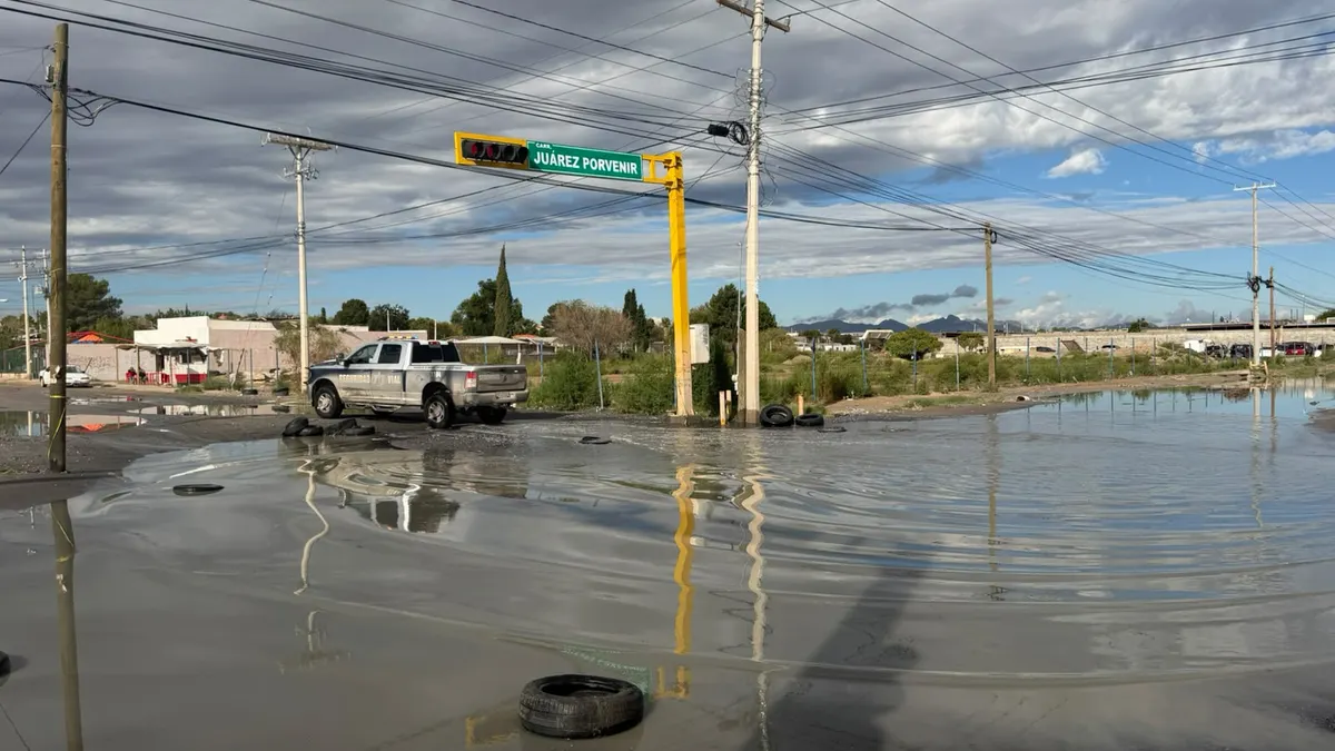 Cierran tramo de carretera Juárez-El Porvenir por riesgo de socavones
