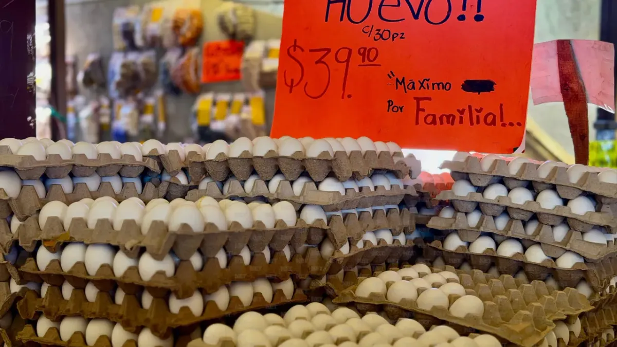 Llegan tráileres con frutas y verduras en remate a Ciudad Juárez