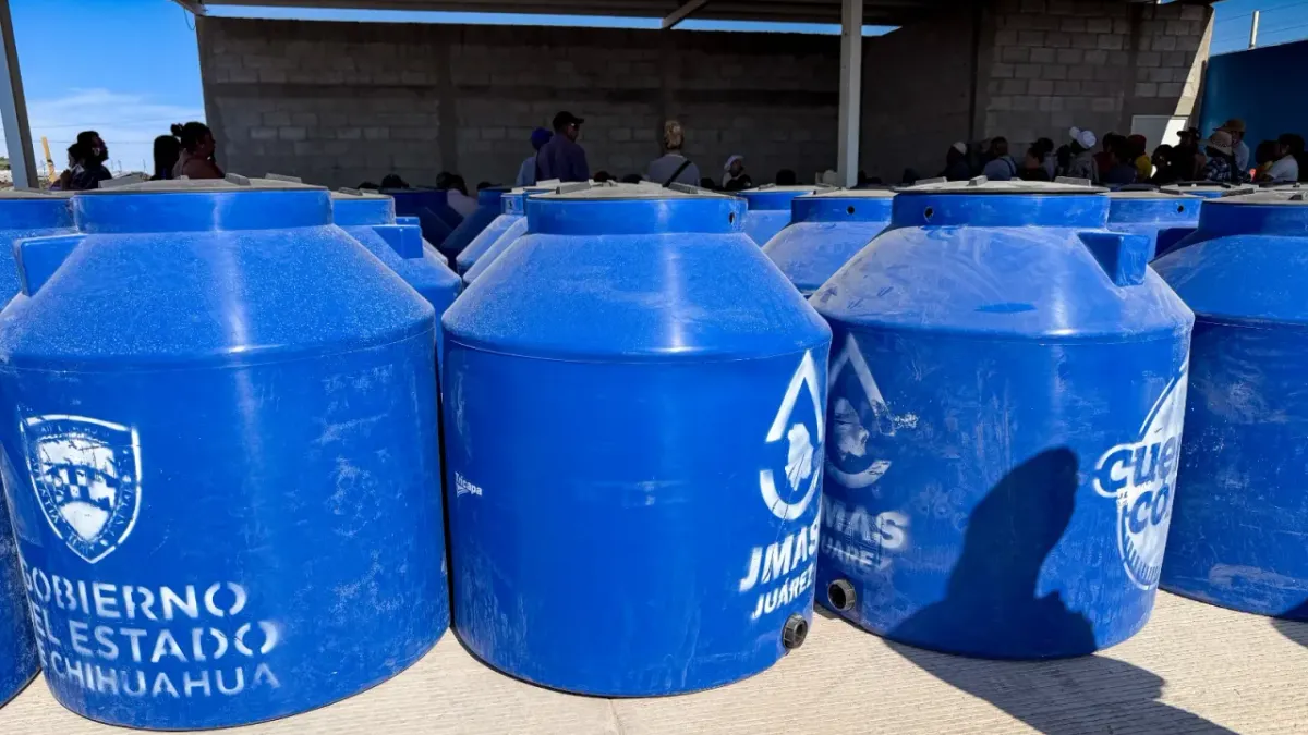 Entrega JMAS más de 800 tinacos a familias de 12 colonias en Juárez