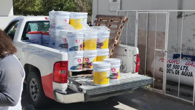 Entregan materiales de construcción a 12 escuelas de Juárez