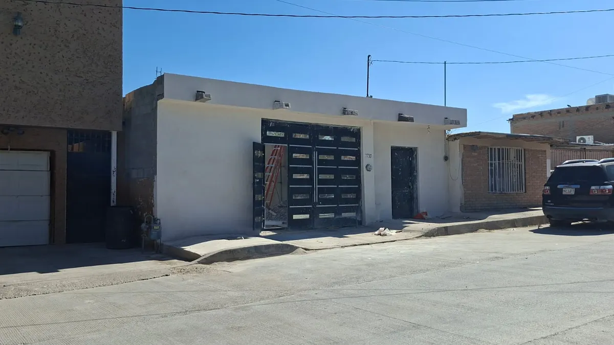 Atienden a trabajador que se desmayó en techo de la Campestre Virreyes