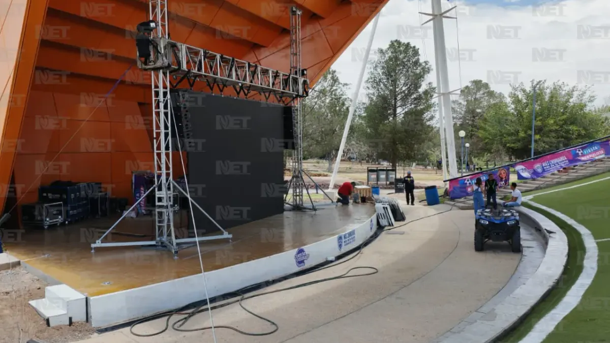 Preparan pantalla gigante para transmitir partido de México en Parque Central