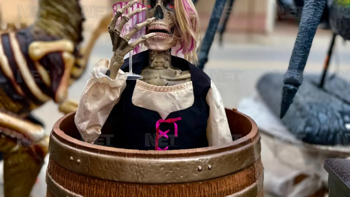 Venden animatronics gigantes para decorar casas por Halloween en Juárez