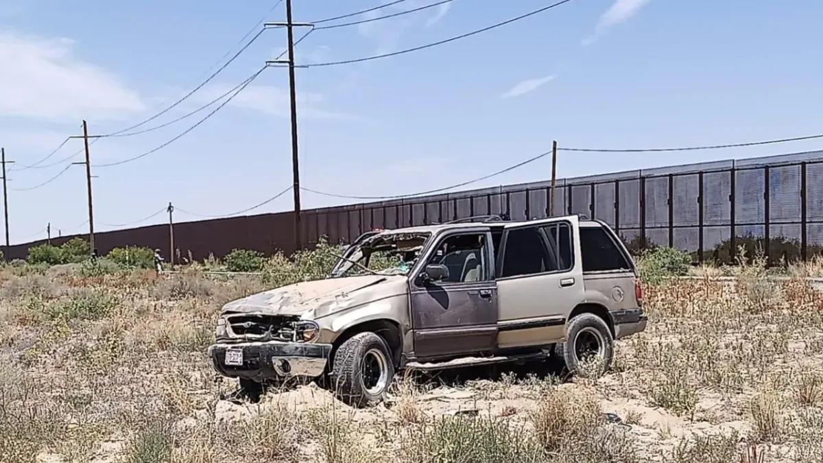 Mujer resulta lesionada tras volcadura en carretera a Santa Teresa