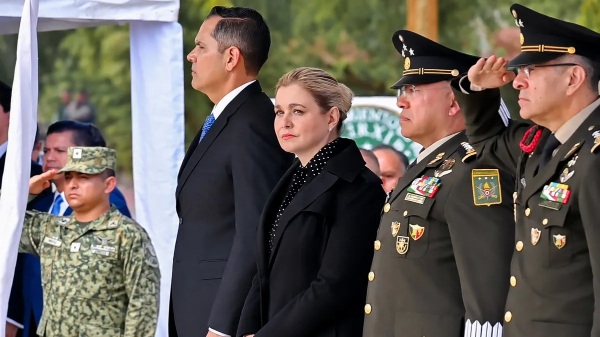 Asiste Maru Campos a toma de mando de la XI Región Militar en Torreón