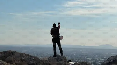 Lanza hombre mensaje de fe y amor desde la Sierra de Juárez