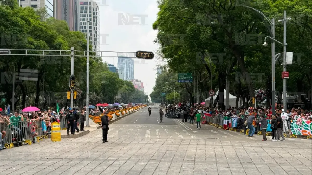 Mundial de futbol y Día de Muertos se fusionan en espectacular desfile en CDMX