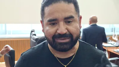 Llama diputado a usar efectivo en protesta contra Ley de Economía Digital