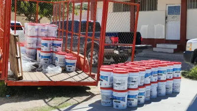Reciben 10 escuelas de Juárez apoyo del Ichife tras lluvias