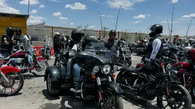 Reparte Seguridad Vial cascos a motociclistas en Juárez