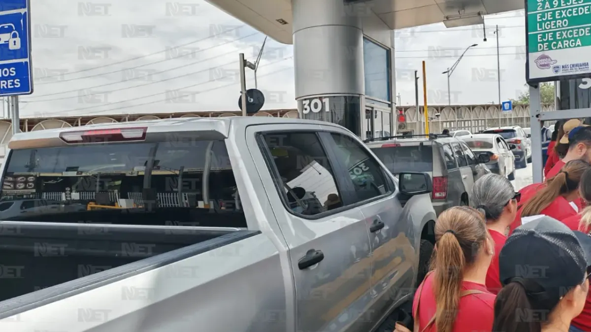 Maestros toman casetas del Puente Zaragoza en protesta por Ley del Issste