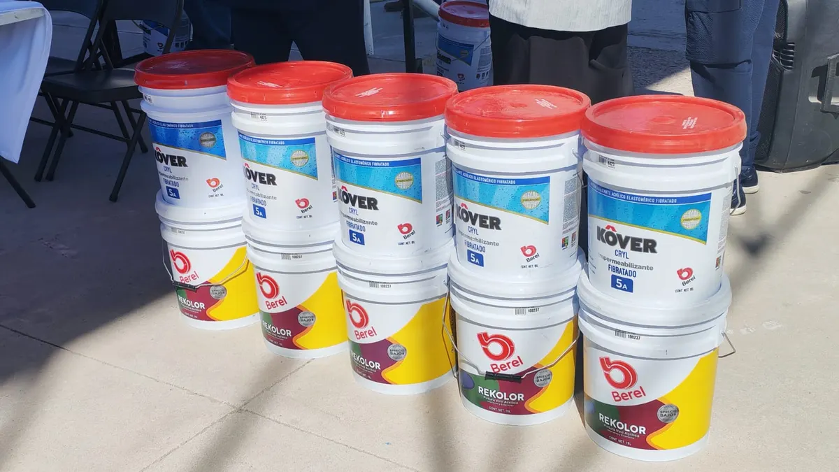 Entregan materiales de construcción a 12 escuelas de Juárez