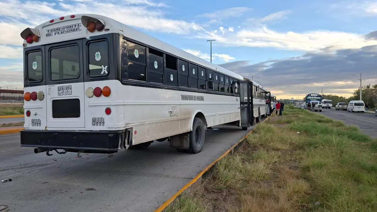 Choque múltiple de camiones maquiladores deja más de 30 lesionados en El Chamizal