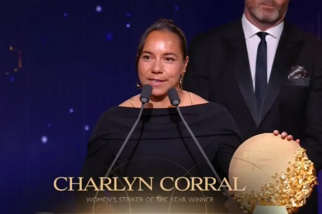 Recibe Charlyn Corral reconocimiento como Mejor Delantera del Mundo