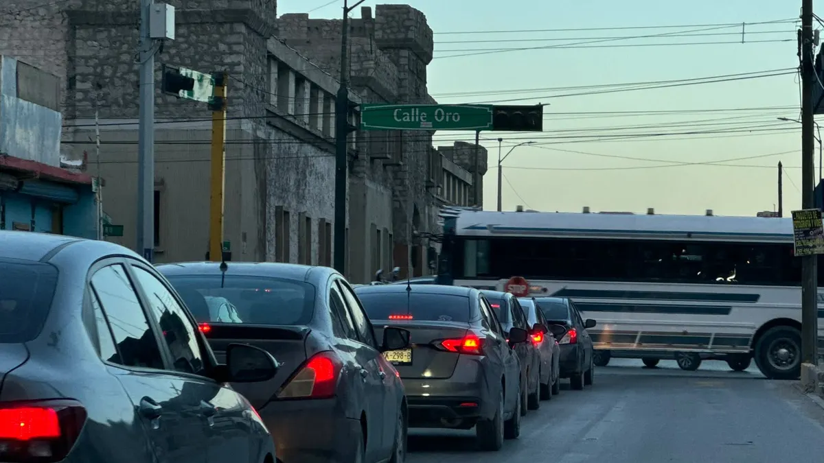 Apagón deja sin semáforos la 16 de Septiembre y calle Oro