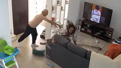 Exhiben en video a exdirector de Pemex Víctor Rodríguez agrediendo a su esposa