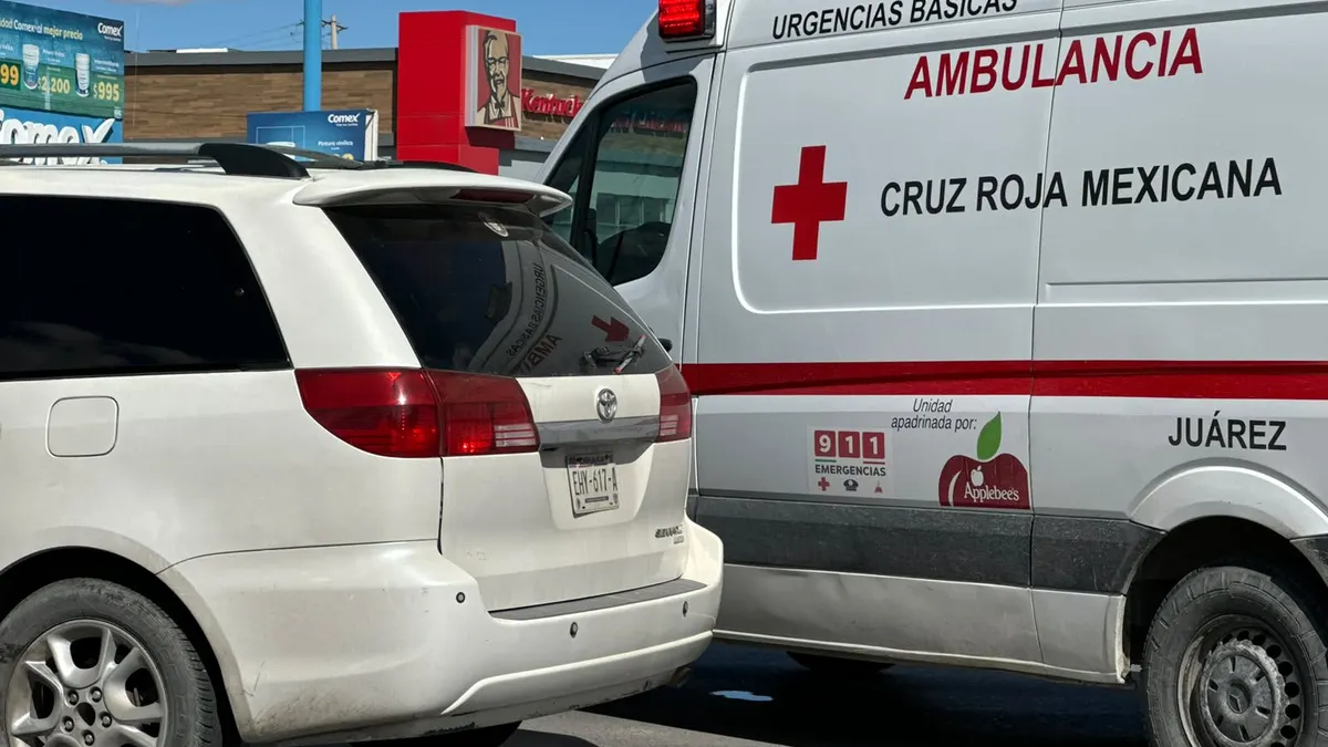Choque entre Plutarco Elías Calles  y Paseo Triunfo deja a una mujer lesionada