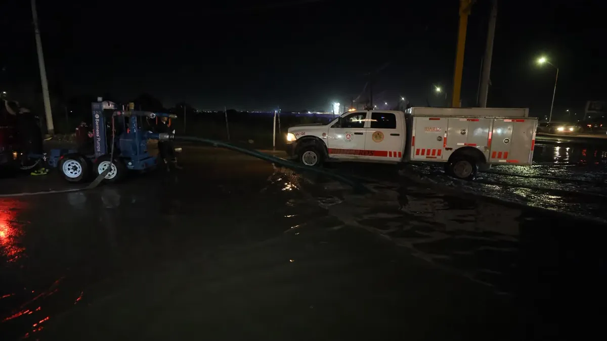 Operativo municipal atiende encharcamiento en avenida Juárez-Porvenir