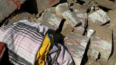Colocan veladora donde murió joven al tratar de refugiarse de tormenta en Anapra